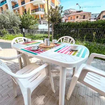 Riga Apartment, A 2 Passi Dal Mare Rif A756 アパート ポルト・ダスコリ